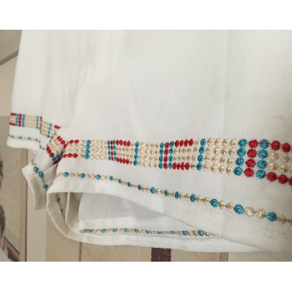 Helki Embroidered Shorts (White/Multi) - Picture 9 of 9